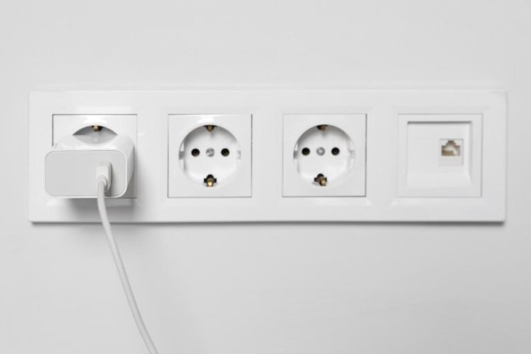 Portada - Desmuntant 6 mites energètics: com estalviar a casa sense caure en falses creences