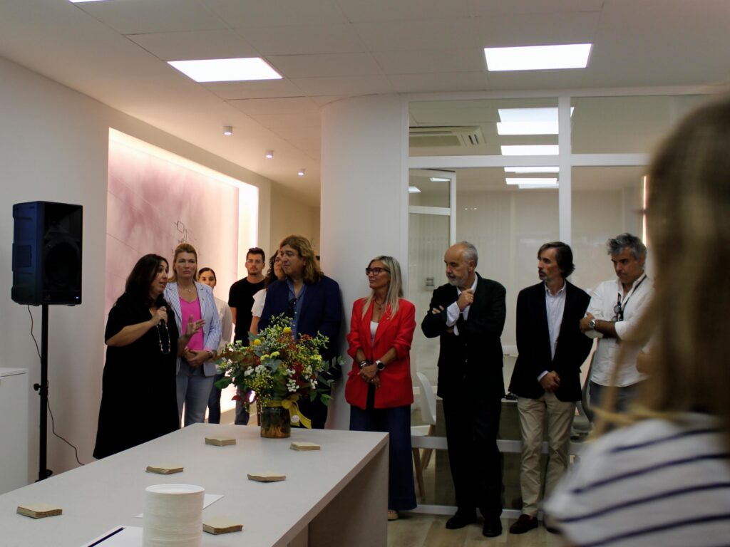 Montse Montull, gerente de Serosense, durante los parlamentos de la inauguración